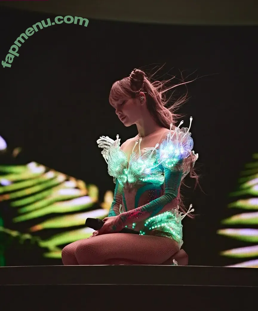 Lisa Blackpink nude photo #1804 (Lisa Blackpink)