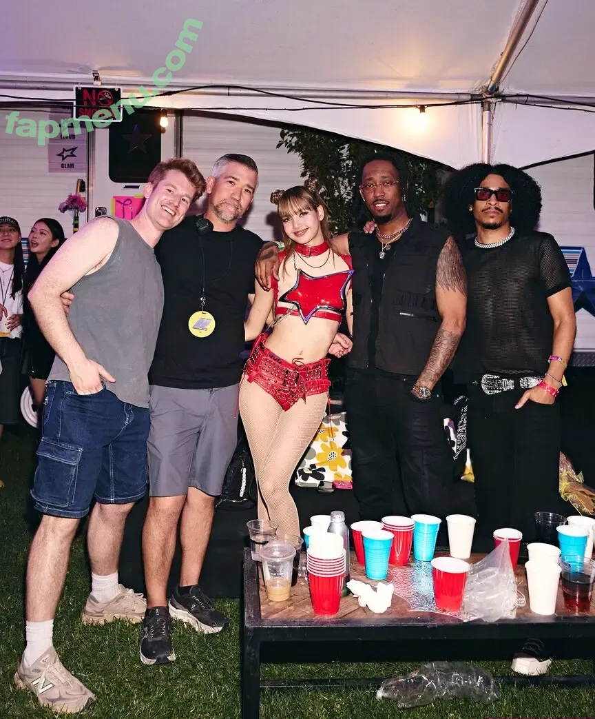 Lisa Blackpink nude photo #1831 (Lisa Blackpink)