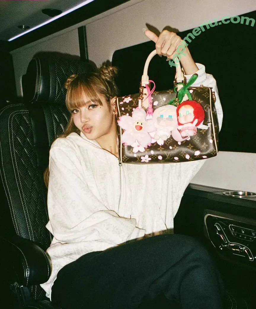 Lisa Blackpink nude photo #1861 (Lisa Blackpink)