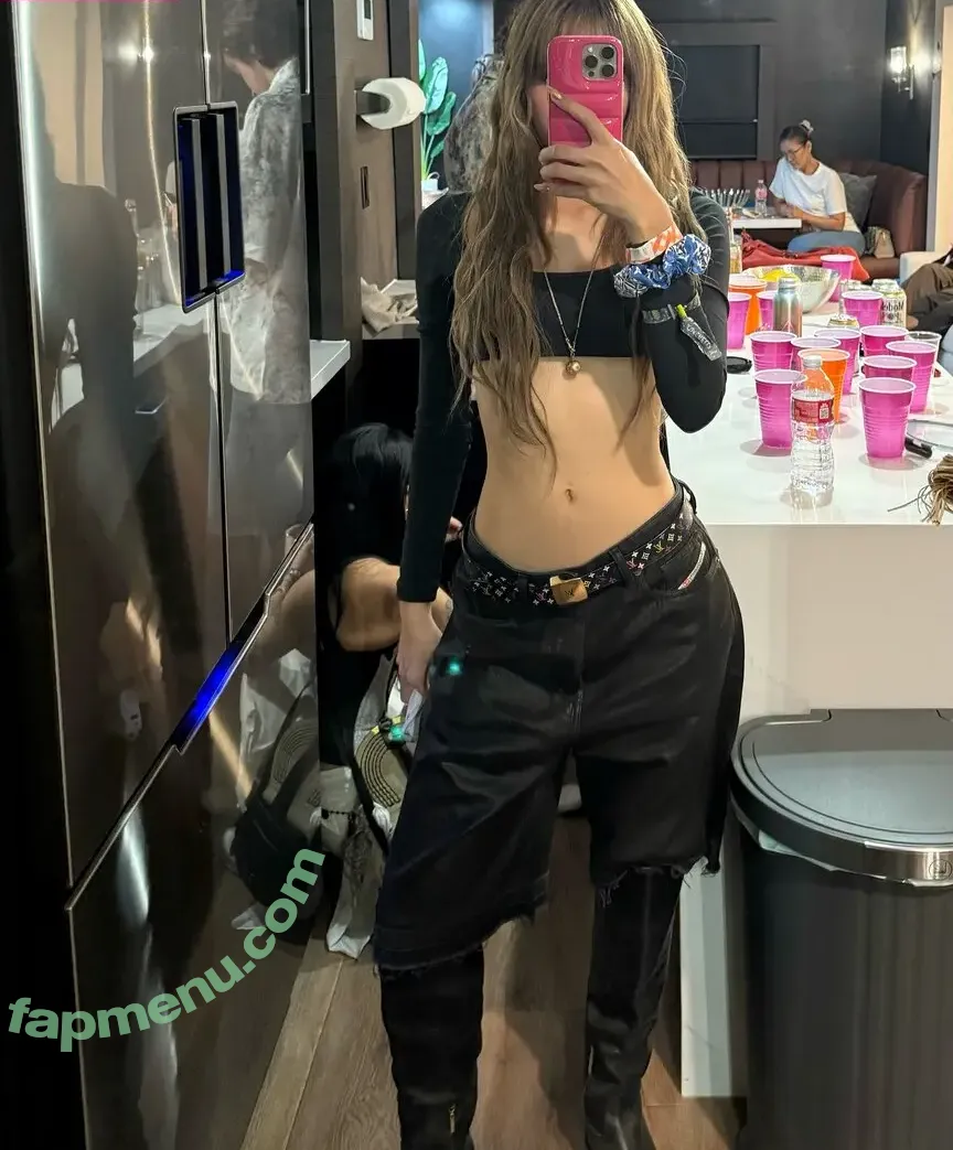 Lisa Blackpink nude photo #1866 (Lisa Blackpink)