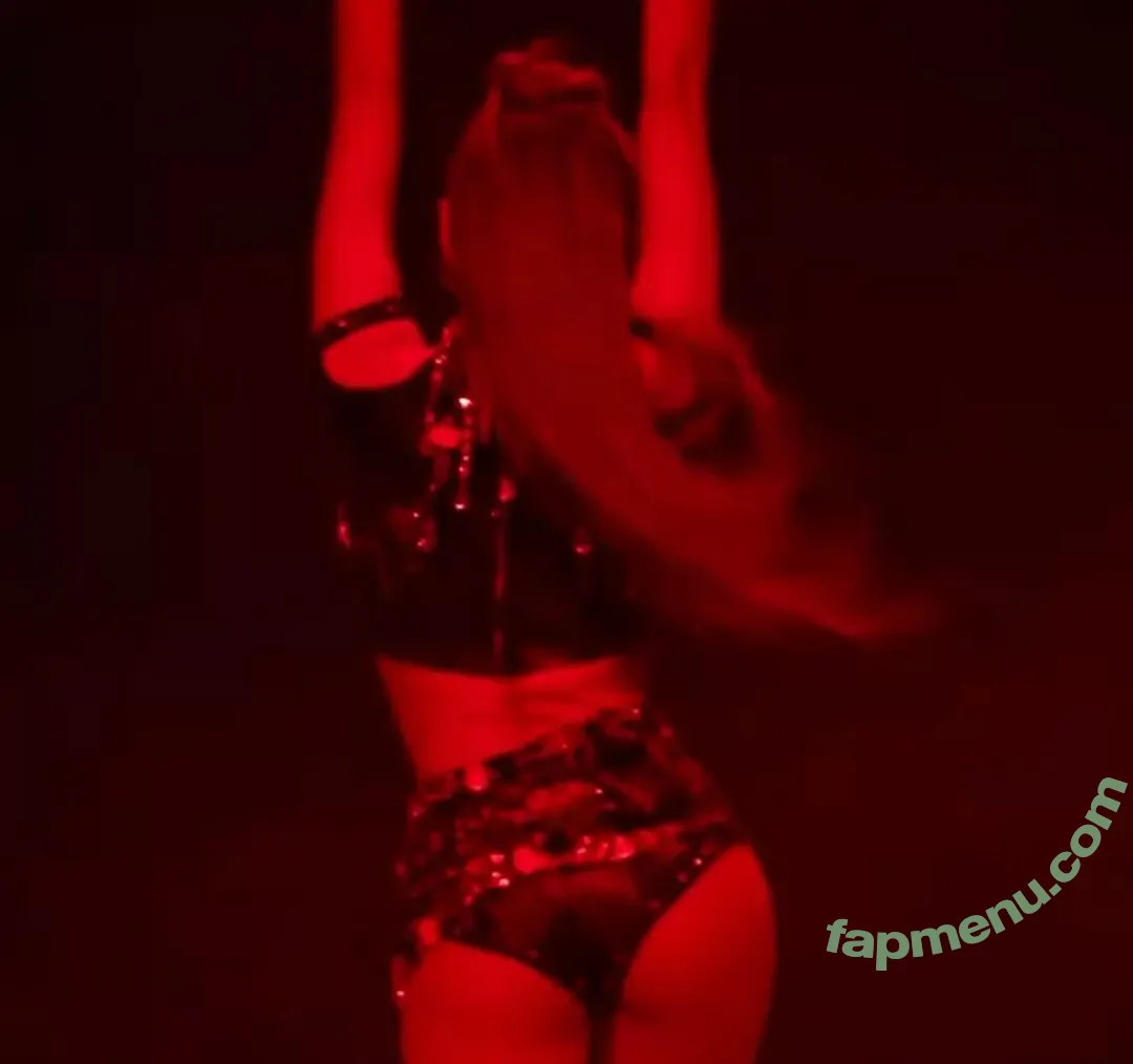 Lisa Blackpink nude photo #1882 (Lisa Blackpink)