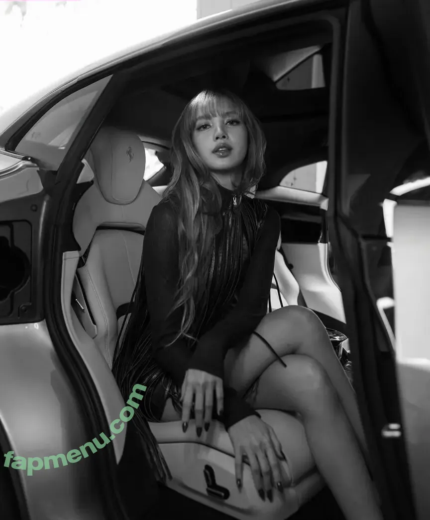 Lisa Blackpink nude photo #2073 (Lisa Blackpink)