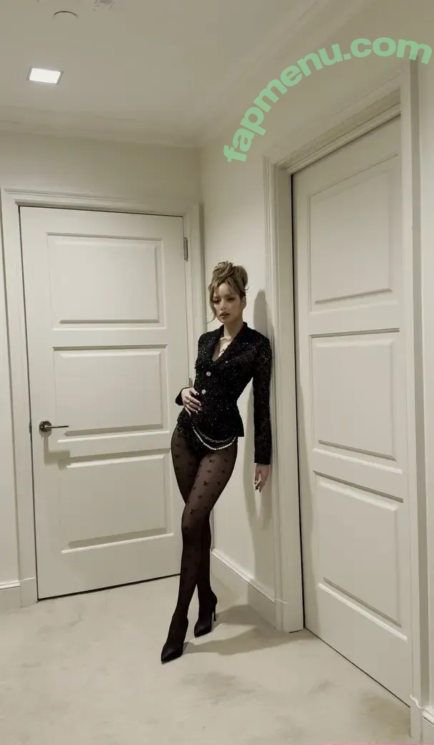 Lisa Blackpink nude photo #2168 (Lisa Blackpink)