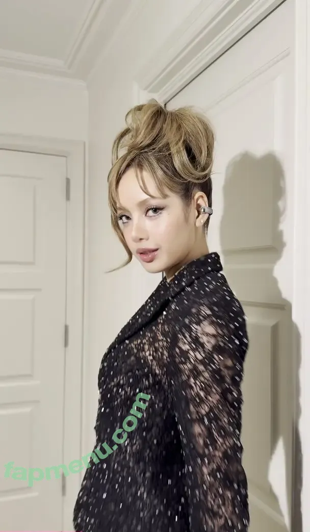 Lisa Blackpink nude photo #2172 (Lisa Blackpink)