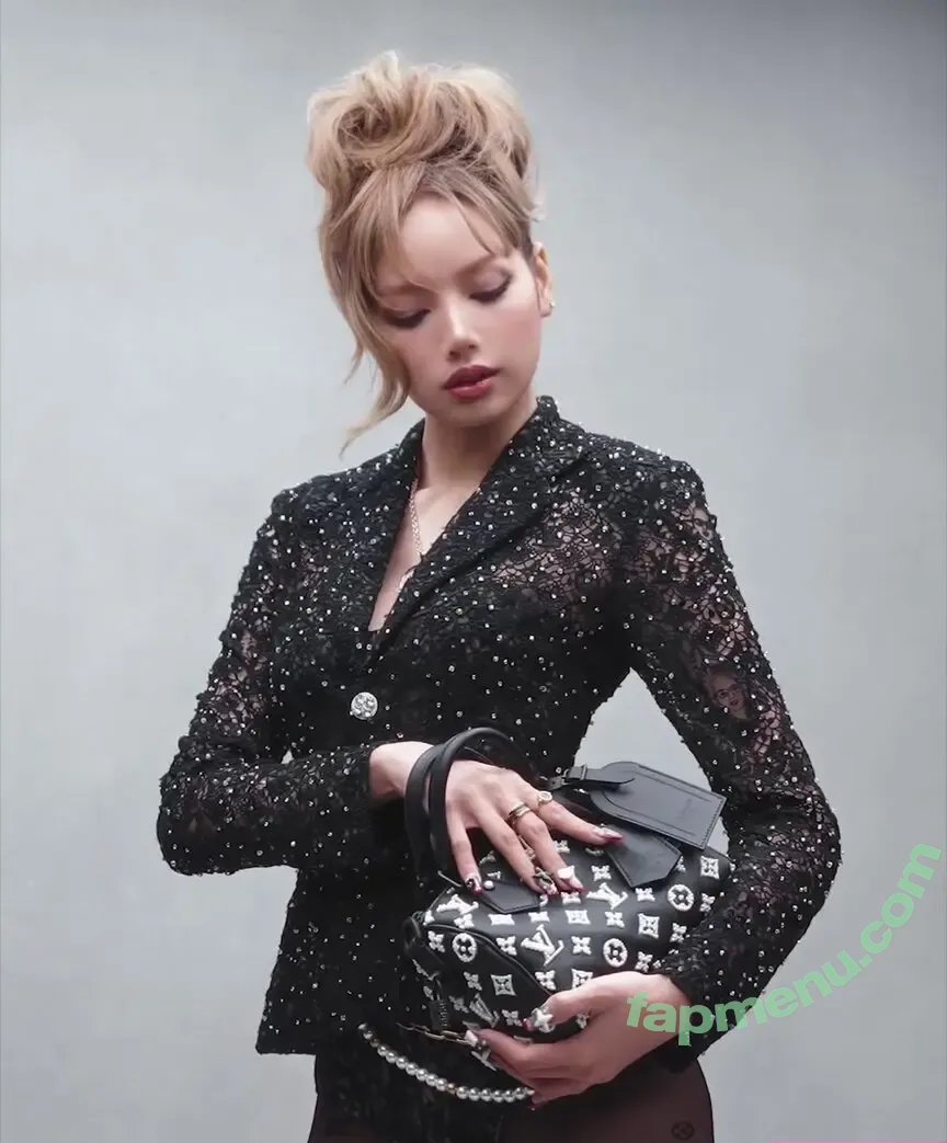 Lisa Blackpink nude photo #2237 (Lisa Blackpink)