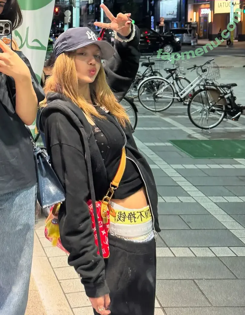 Lisa Blackpink nude photo #2703 (Lisa Blackpink)