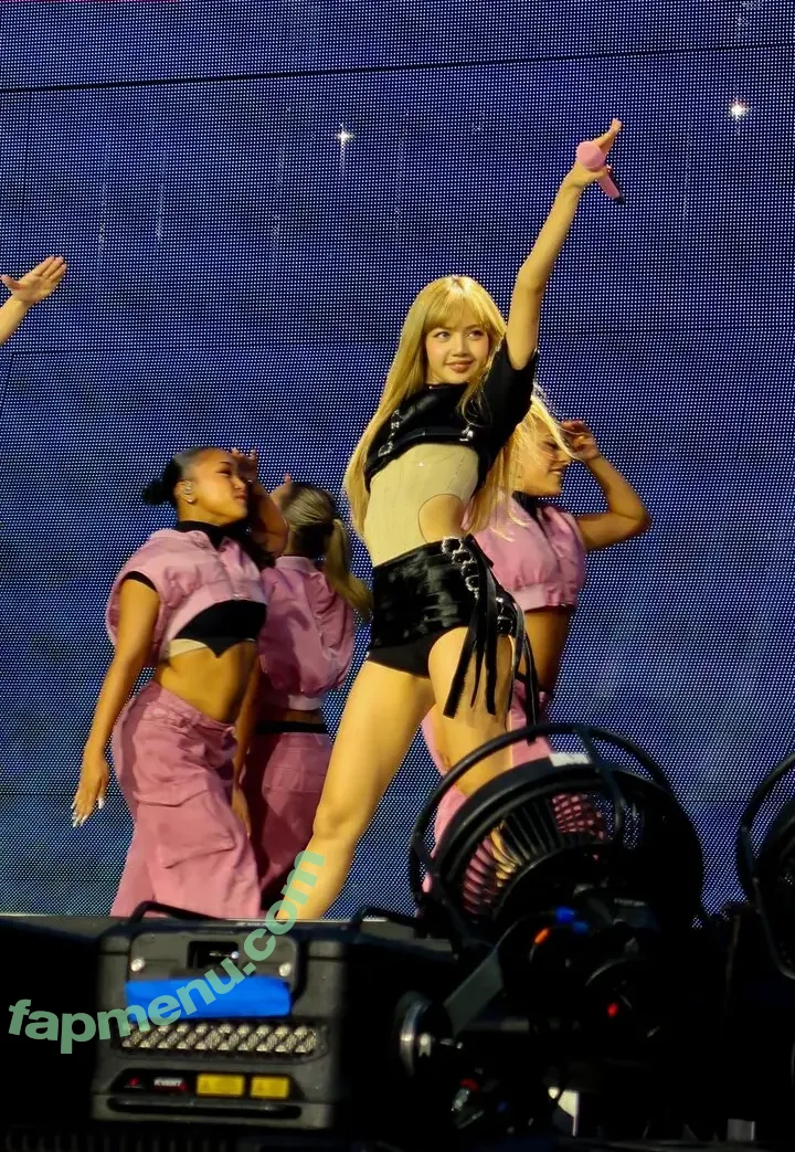 Lisa Blackpink nude photo #2758 (Lisa Blackpink)