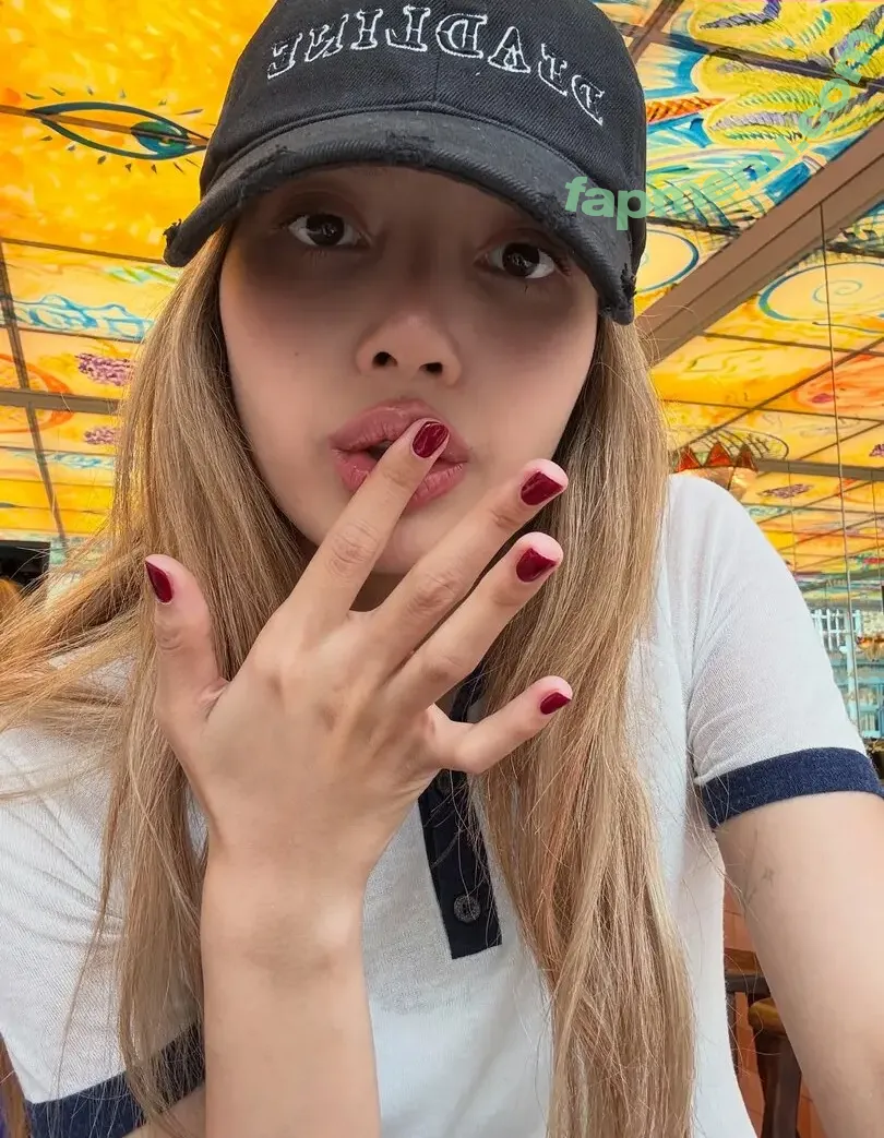 Lisa Blackpink nude photo #2794 (Lisa Blackpink)