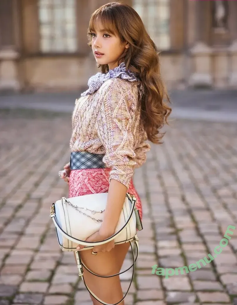 Lisa Blackpink nude photo #2950 (Lisa Blackpink)