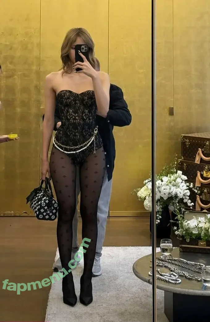 Lisa Blackpink nude photo #2962 (Lisa Blackpink)
