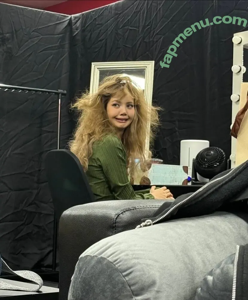 Lisa Blackpink nude photo #3089 (Lisa Blackpink)