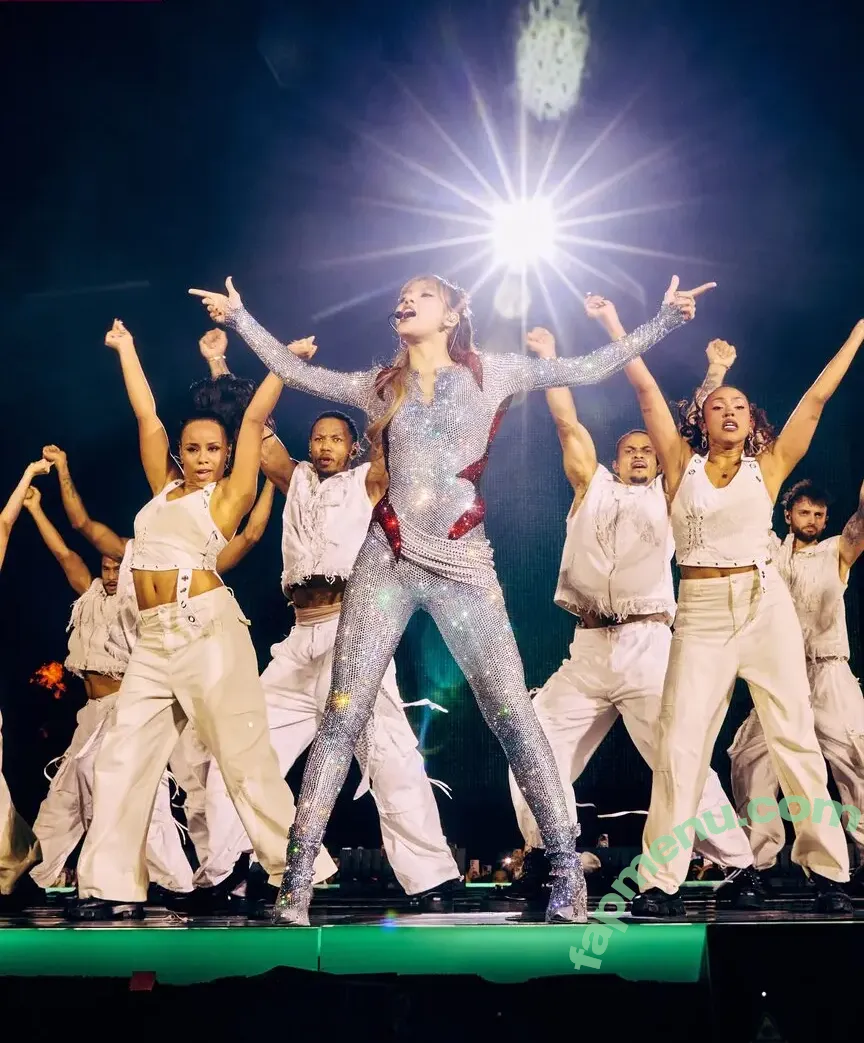 Lisa Blackpink nude photo #3096 (Lisa Blackpink)