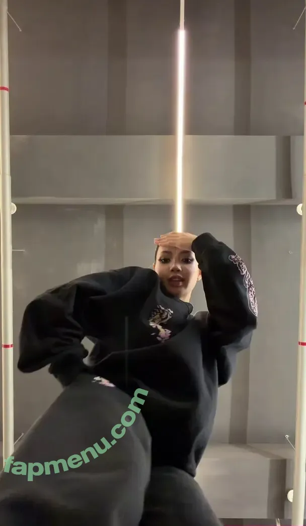 Lisa Blackpink nude photo #3099 (Lisa Blackpink)