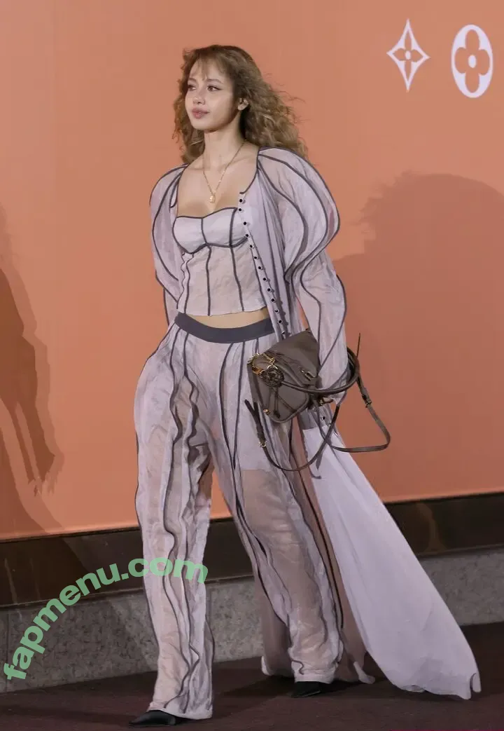 Lisa Blackpink nude photo #3228 (Lisa Blackpink)