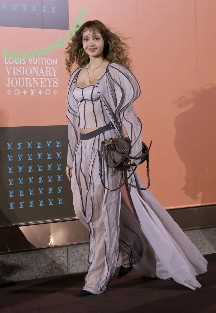 Lisa Blackpink nude photo #3230 (Lisa Blackpink)