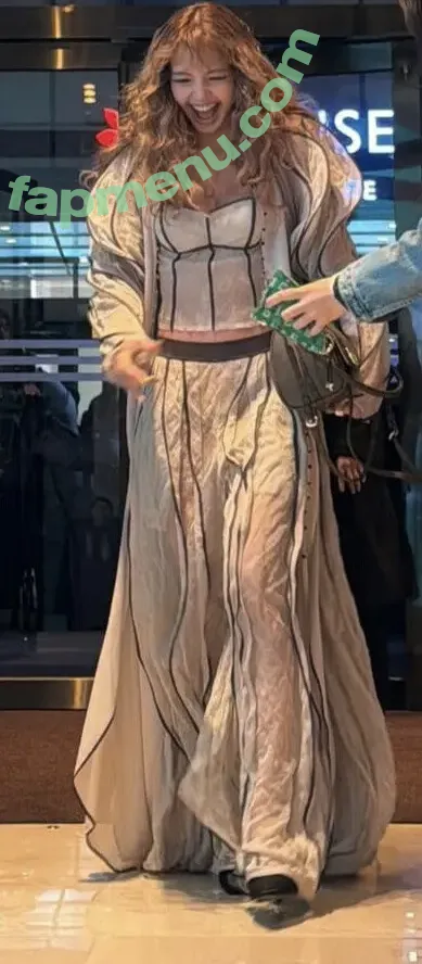 Lisa Blackpink nude photo #3242 (Lisa Blackpink)