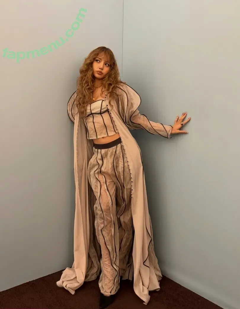 Lisa Blackpink nude photo #3244 (Lisa Blackpink)