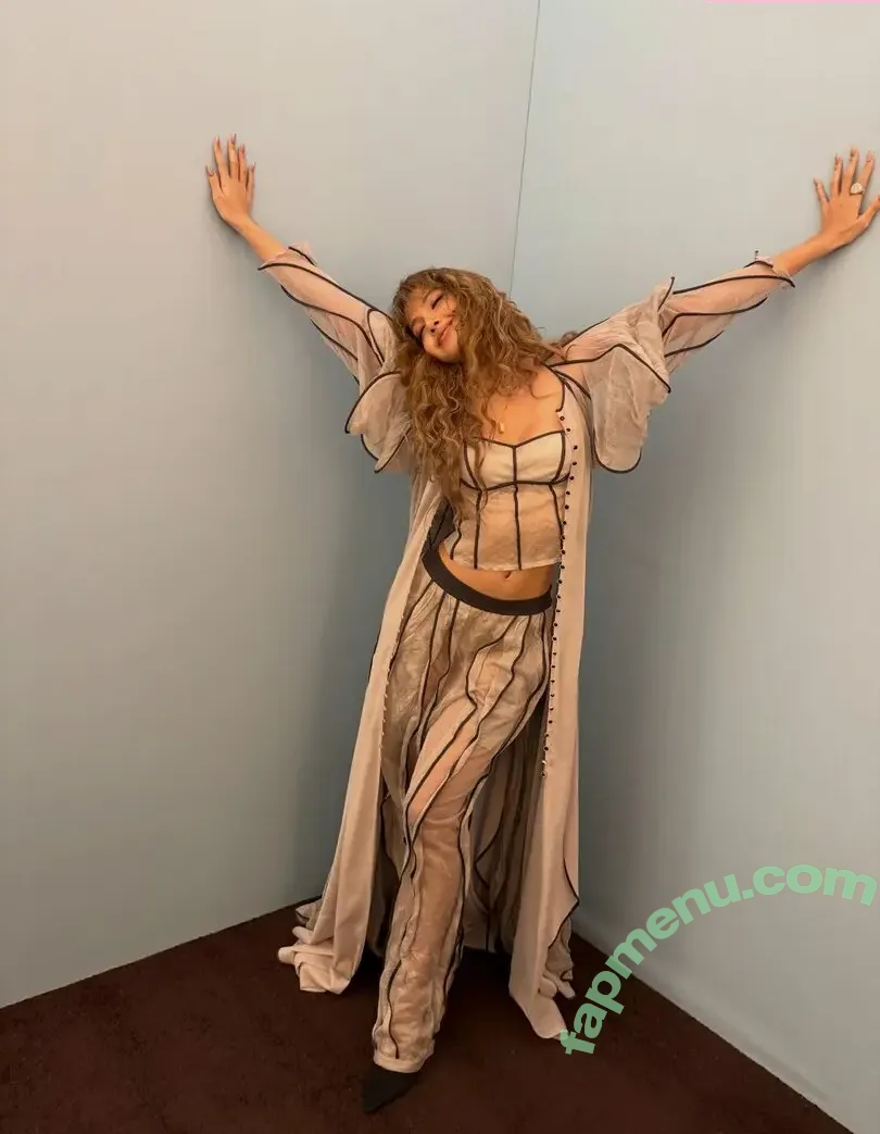 Lisa Blackpink nude photo #3246 (Lisa Blackpink)