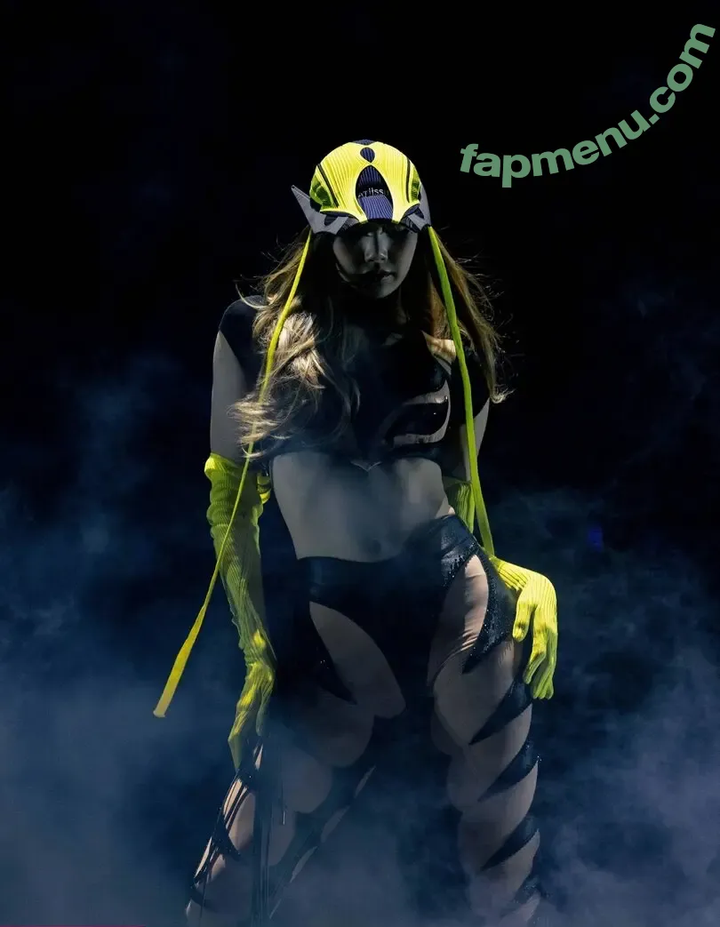 Lisa Blackpink nude photo #3258 (Lisa Blackpink)