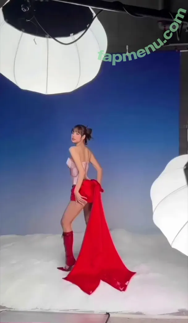 Lisa Blackpink nude photo #3334 (Lisa Blackpink)