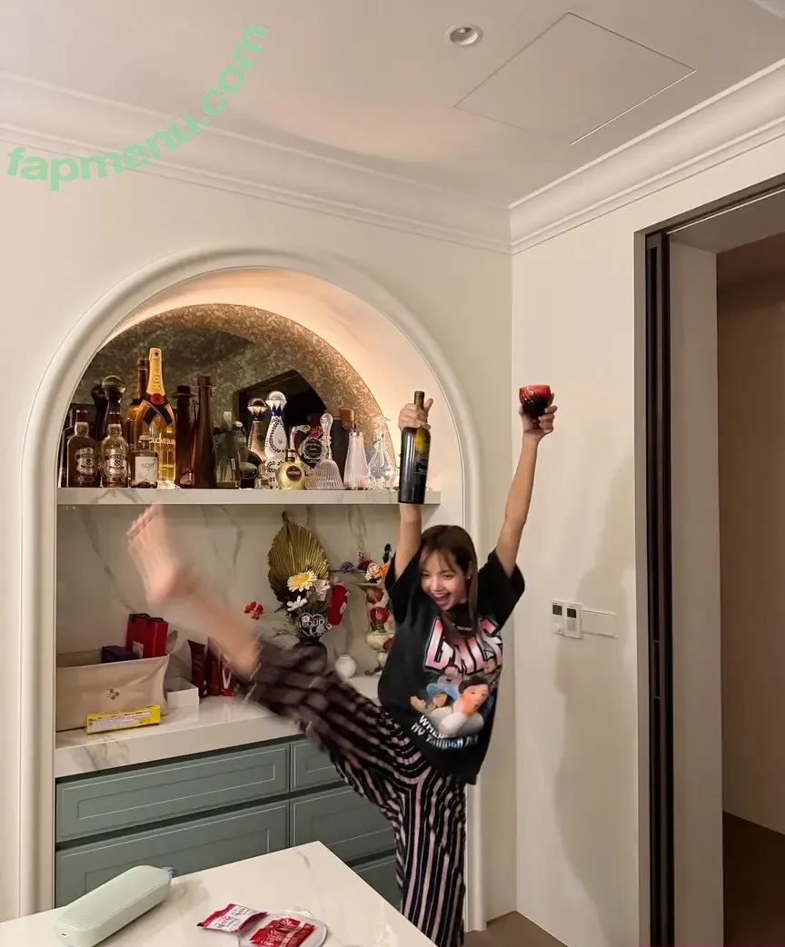 Lisa Blackpink nude photo #3341 (Lisa Blackpink)