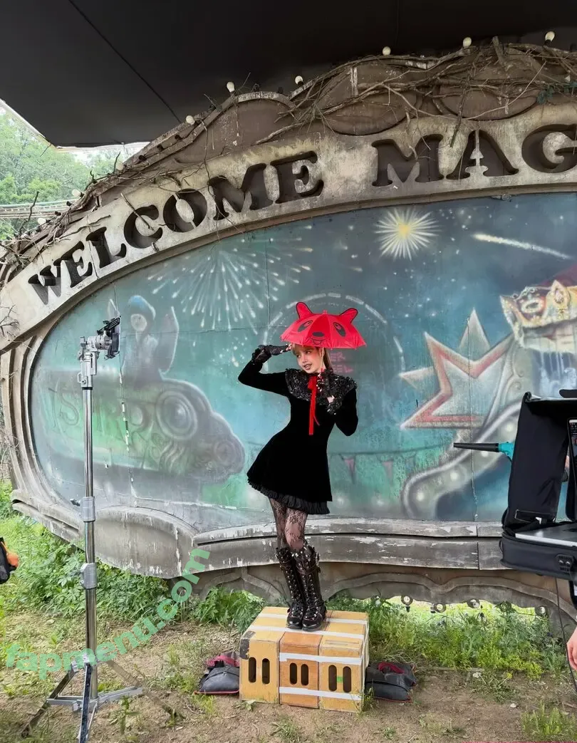 Lisa Blackpink nude photo #3365 (Lisa Blackpink)