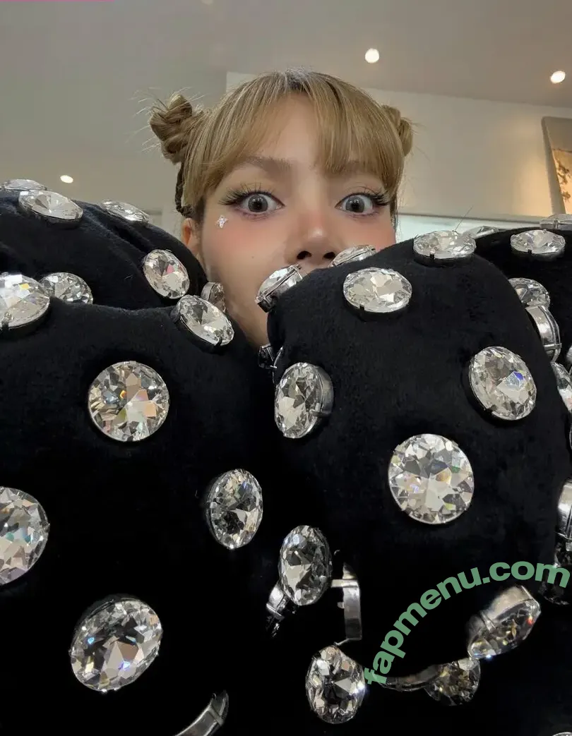 Lisa Blackpink nude photo #3373 (Lisa Blackpink)