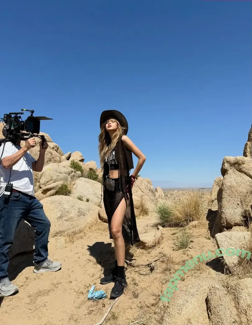 Lisa Blackpink nude photo #3395 (Lisa Blackpink)