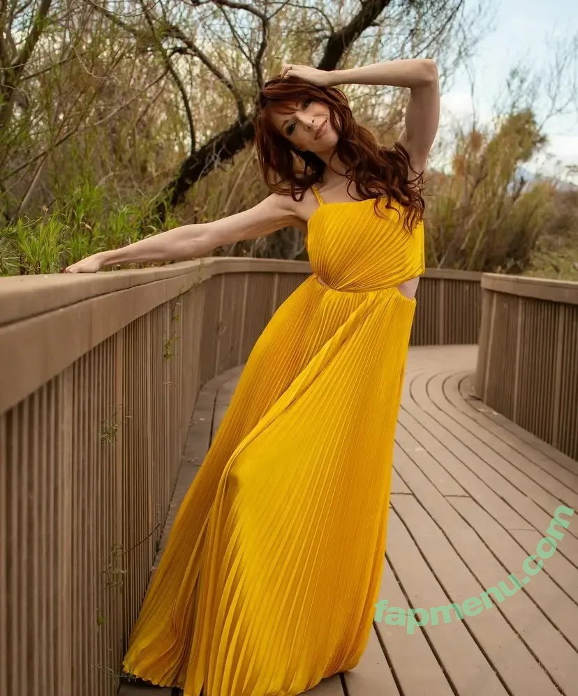 Lisa Foiles nude photo #0311 (lisafoiles)