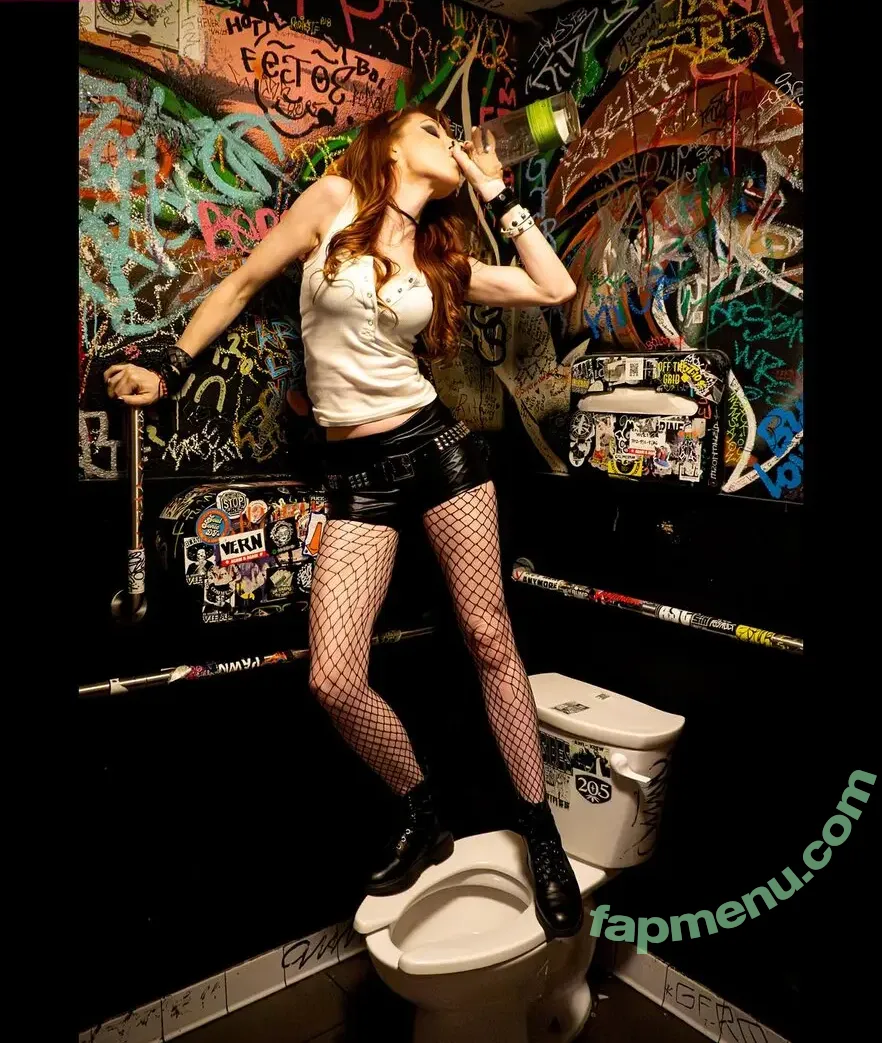 Lisa Foiles nude photo #0516 (lisafoiles)