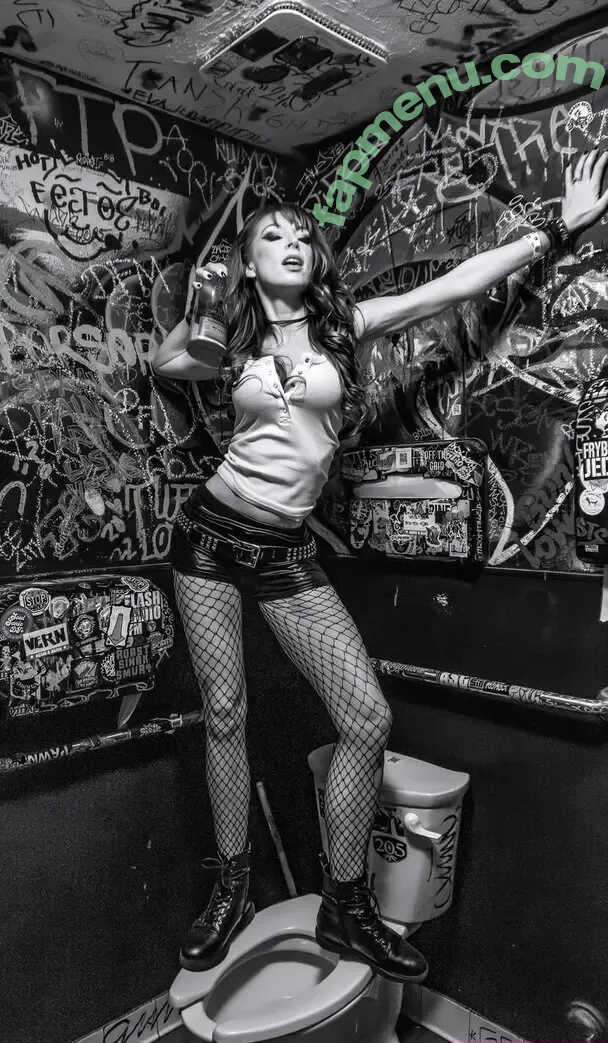 Lisa Foiles nude photo #0519 (lisafoiles)