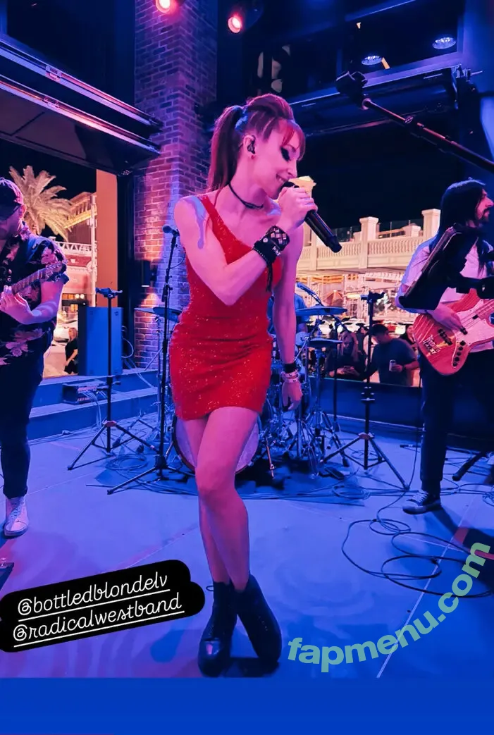 Lisa Foiles nude photo #0524 (lisafoiles)