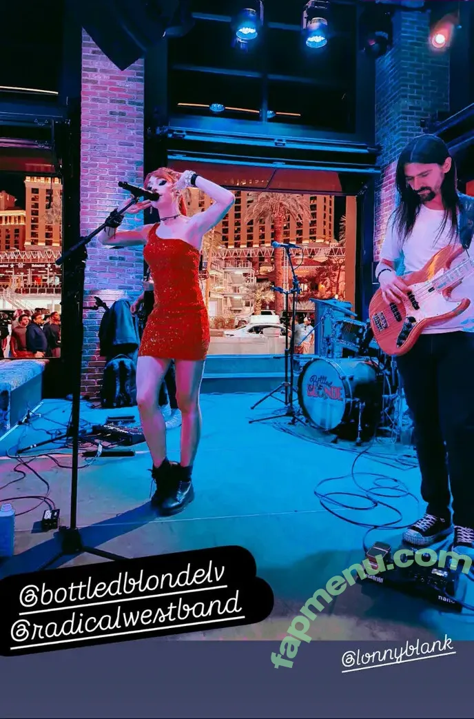 Lisa Foiles nude photo #0526 (lisafoiles)