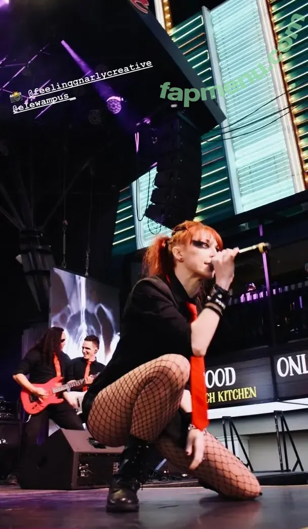 Lisa Foiles nude photo #0532 (lisafoiles)