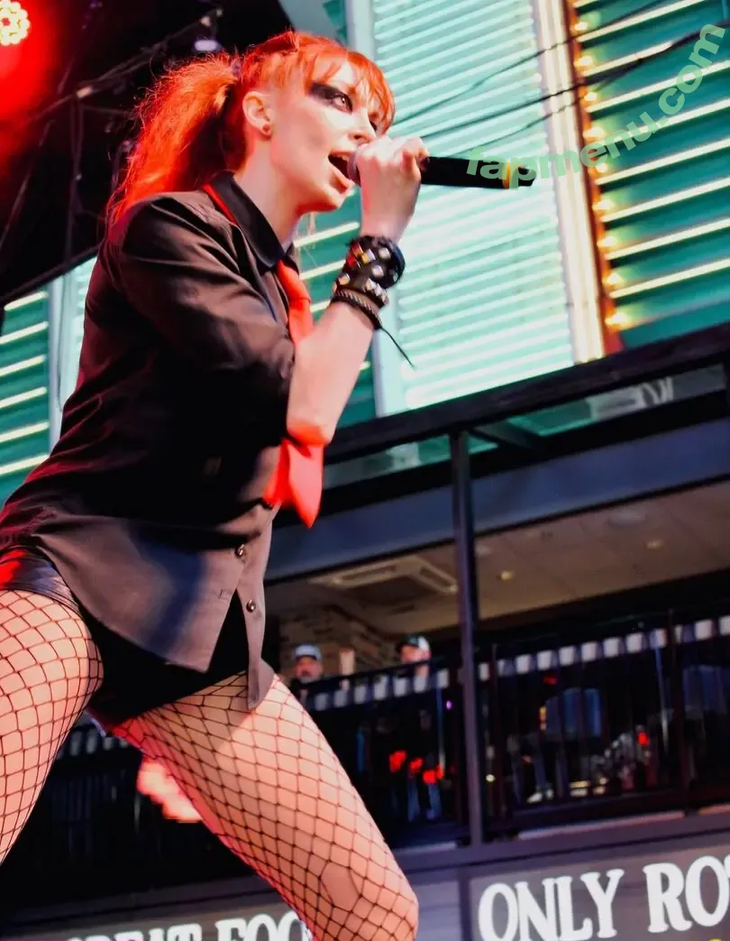 Lisa Foiles nude photo #0538 (lisafoiles)