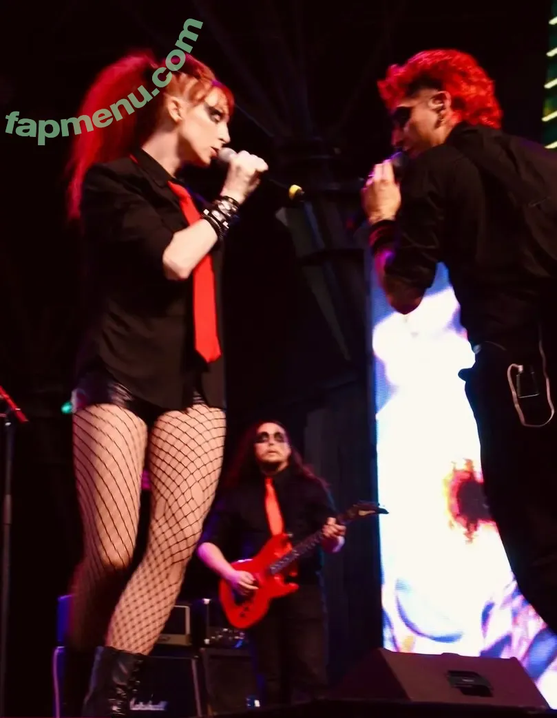 Lisa Foiles nude photo #0539 (lisafoiles)