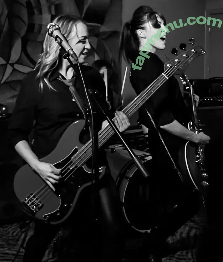 Lisa Foiles nude photo #0576 (lisafoiles)