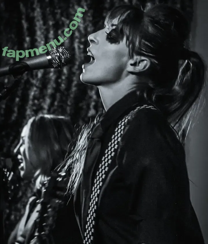 Lisa Foiles nude photo #0577 (lisafoiles)