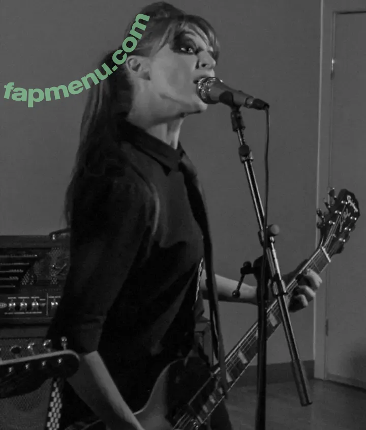 Lisa Foiles nude photo #0582 (lisafoiles)