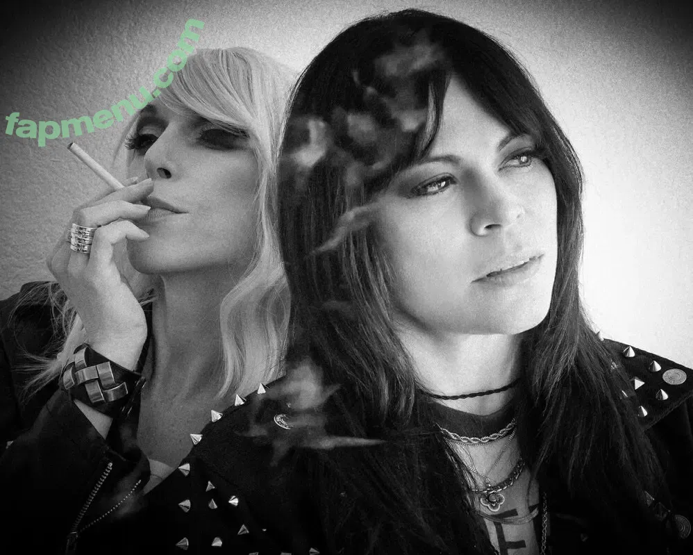 Lisa Foiles nude photo #0593 (lisafoiles)