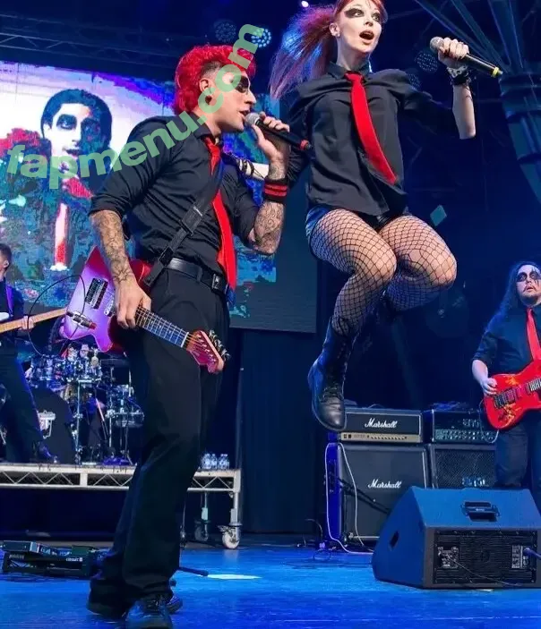 Lisa Foiles nude photo #0609 (lisafoiles)