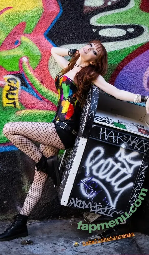 Lisa Foiles nude photo #0617 (lisafoiles)