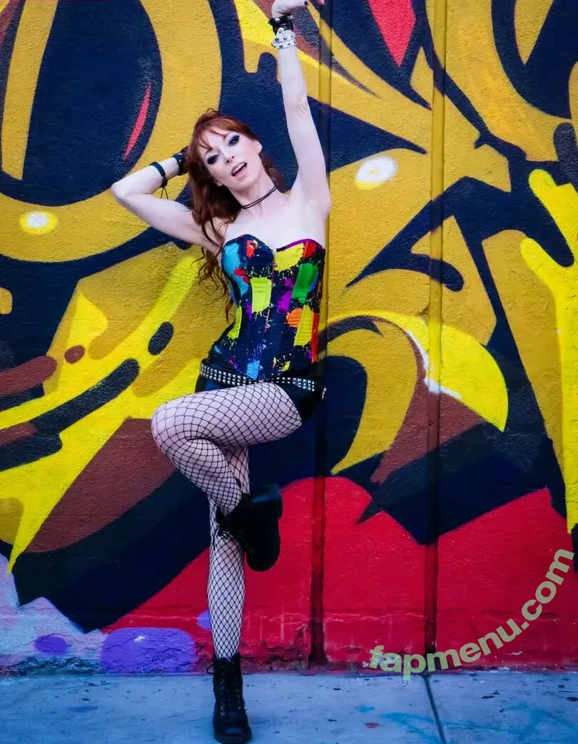 Lisa Foiles nude photo #0620 (lisafoiles)