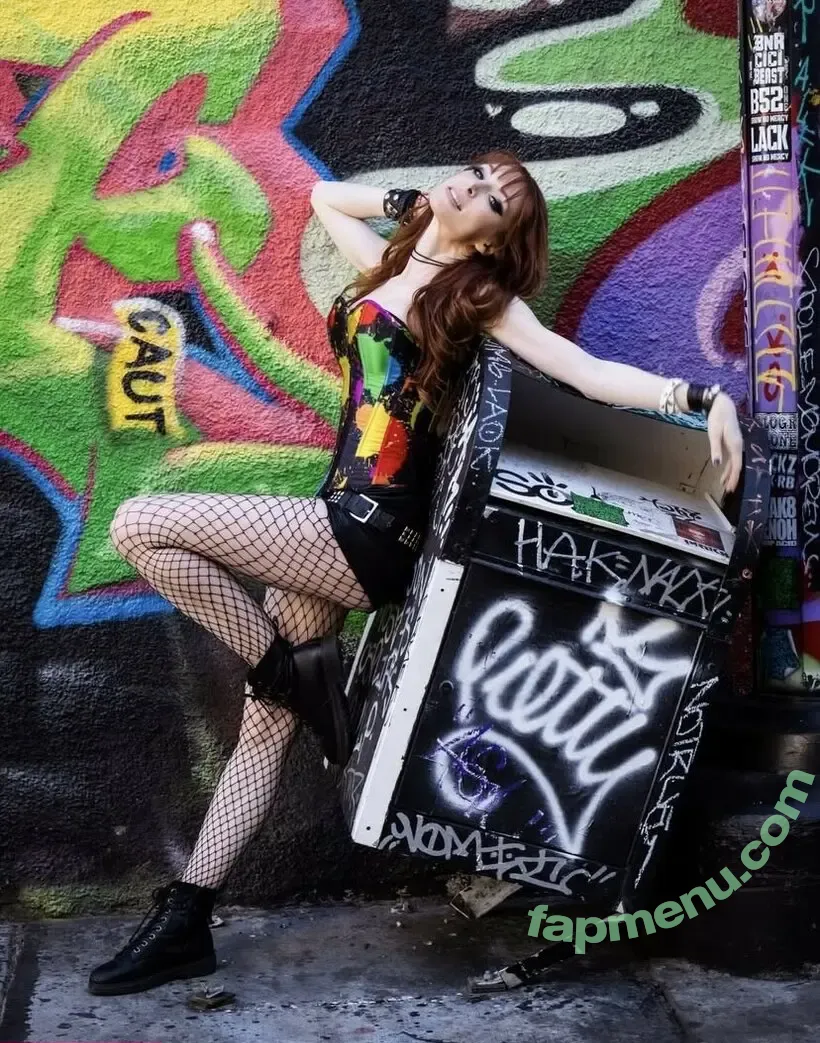 Lisa Foiles nude photo #0632 (lisafoiles)