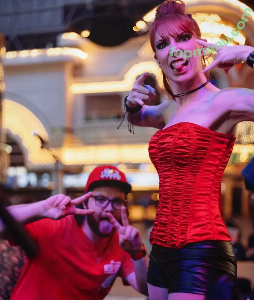 Lisa Foiles nude photo #0633 (lisafoiles)