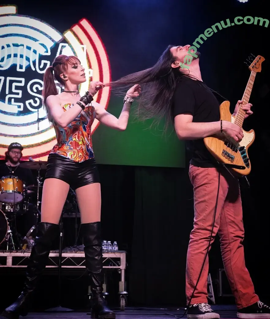 Lisa Foiles nude photo #0637 (lisafoiles)