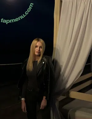 lisa_knows / lisa_knows_s nude photo #0009