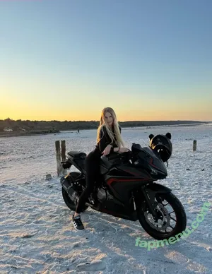 lisa_knows / lisa_knows_s nude photo #0035