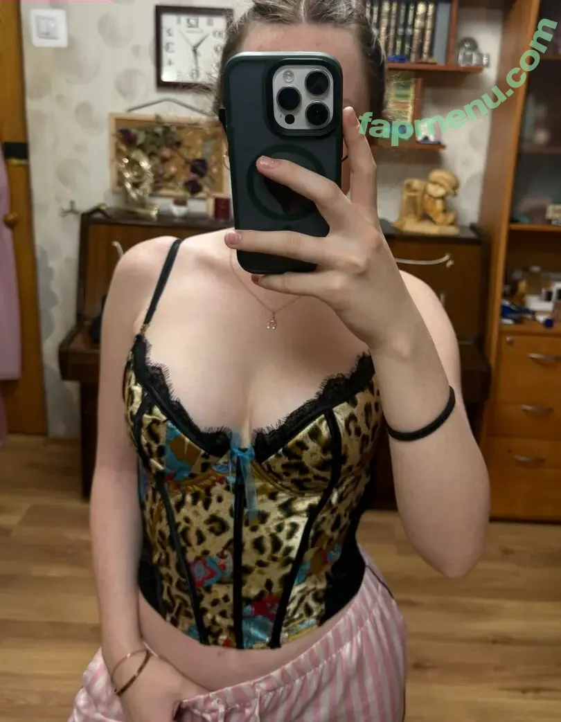 Lisa.knvlv nude photo #0029 (Lisa.knvlv)