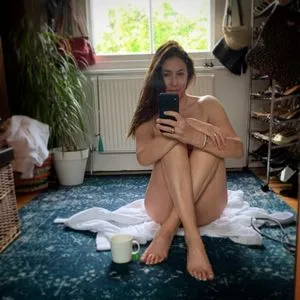 Lisa Snowdon / lisa_snowdon nude photo #0001